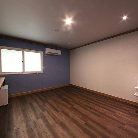 Art Hotel Gumi Luaran gambar