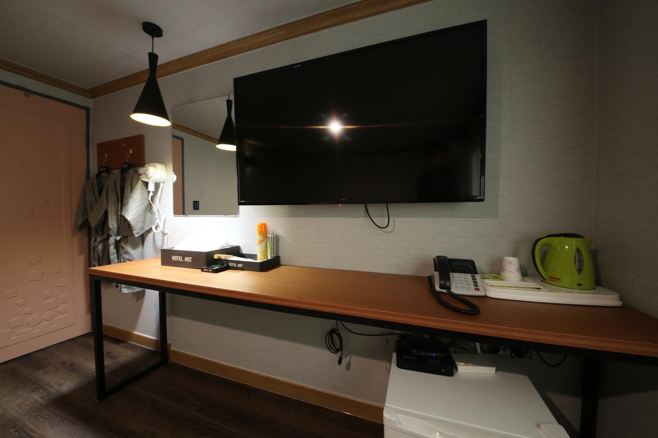 Art Hotel Gumi Luaran gambar