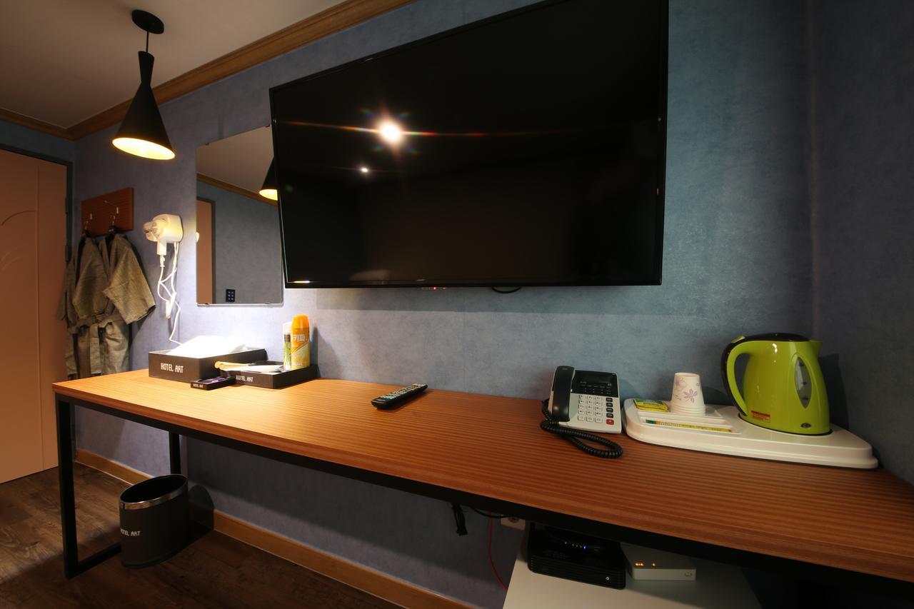 Art Hotel Gumi Luaran gambar