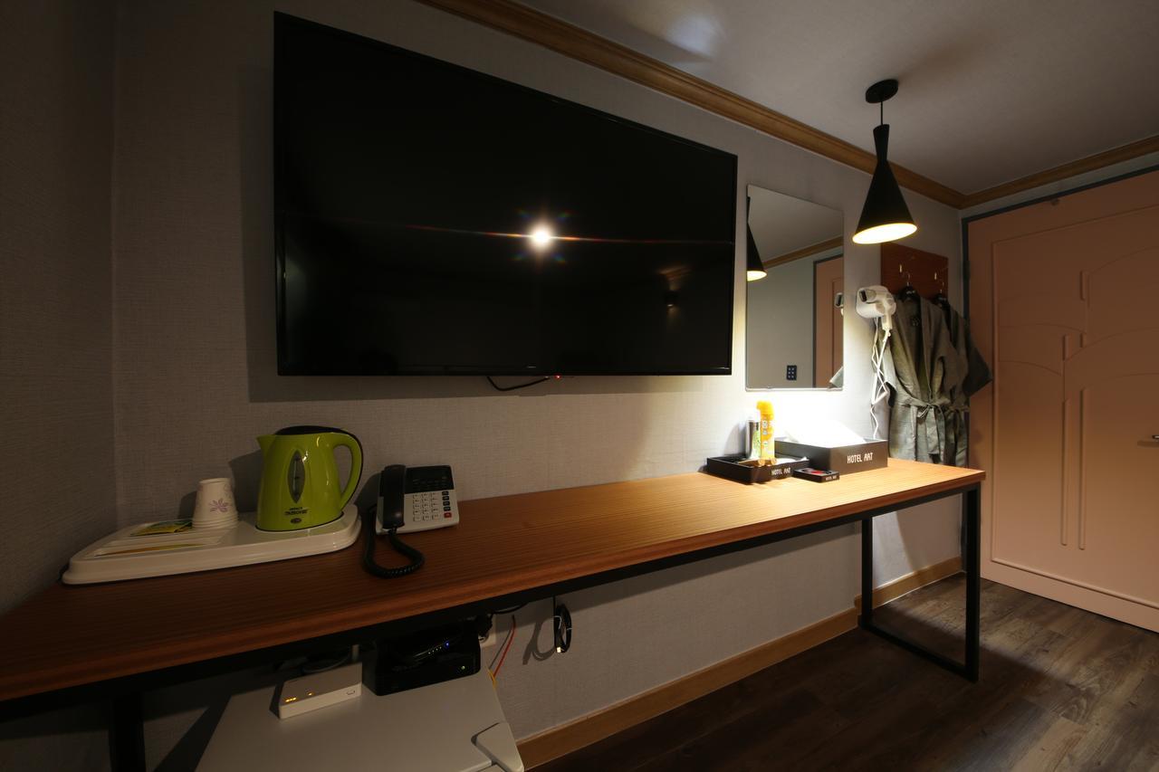 Art Hotel Gumi Luaran gambar