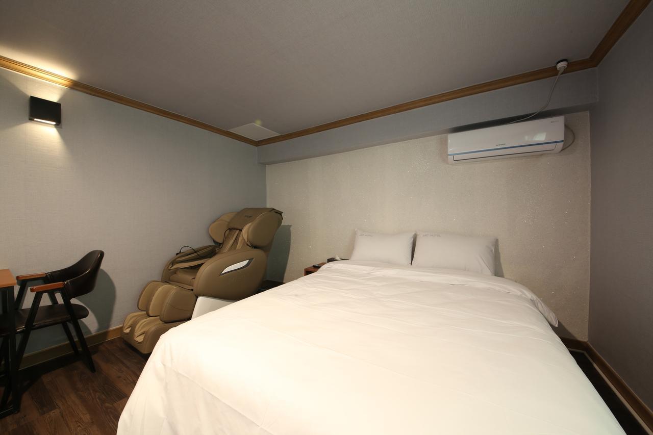 Art Hotel Gumi Luaran gambar