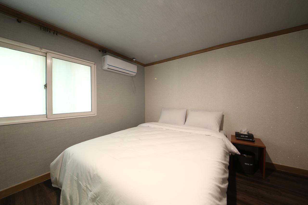 Art Hotel Gumi Luaran gambar