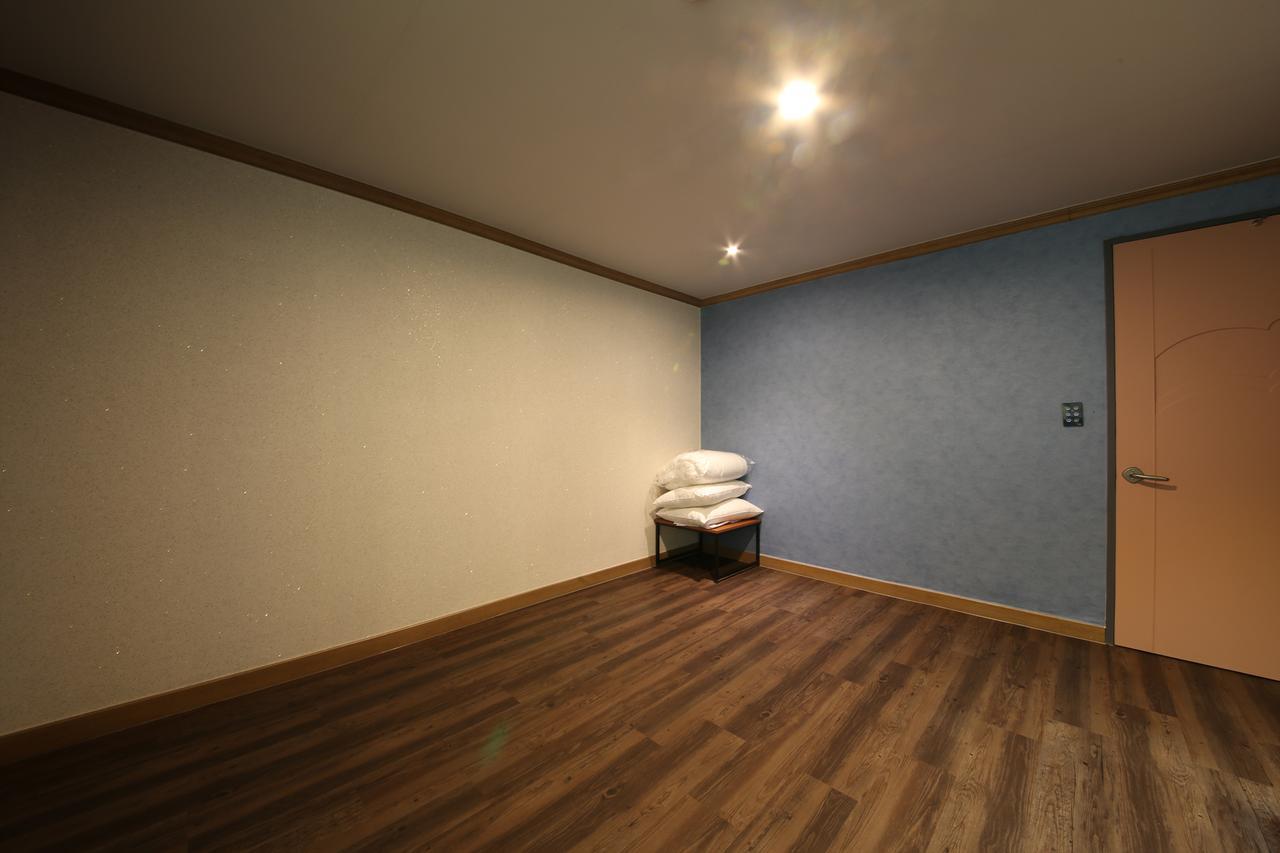 Art Hotel Gumi Luaran gambar