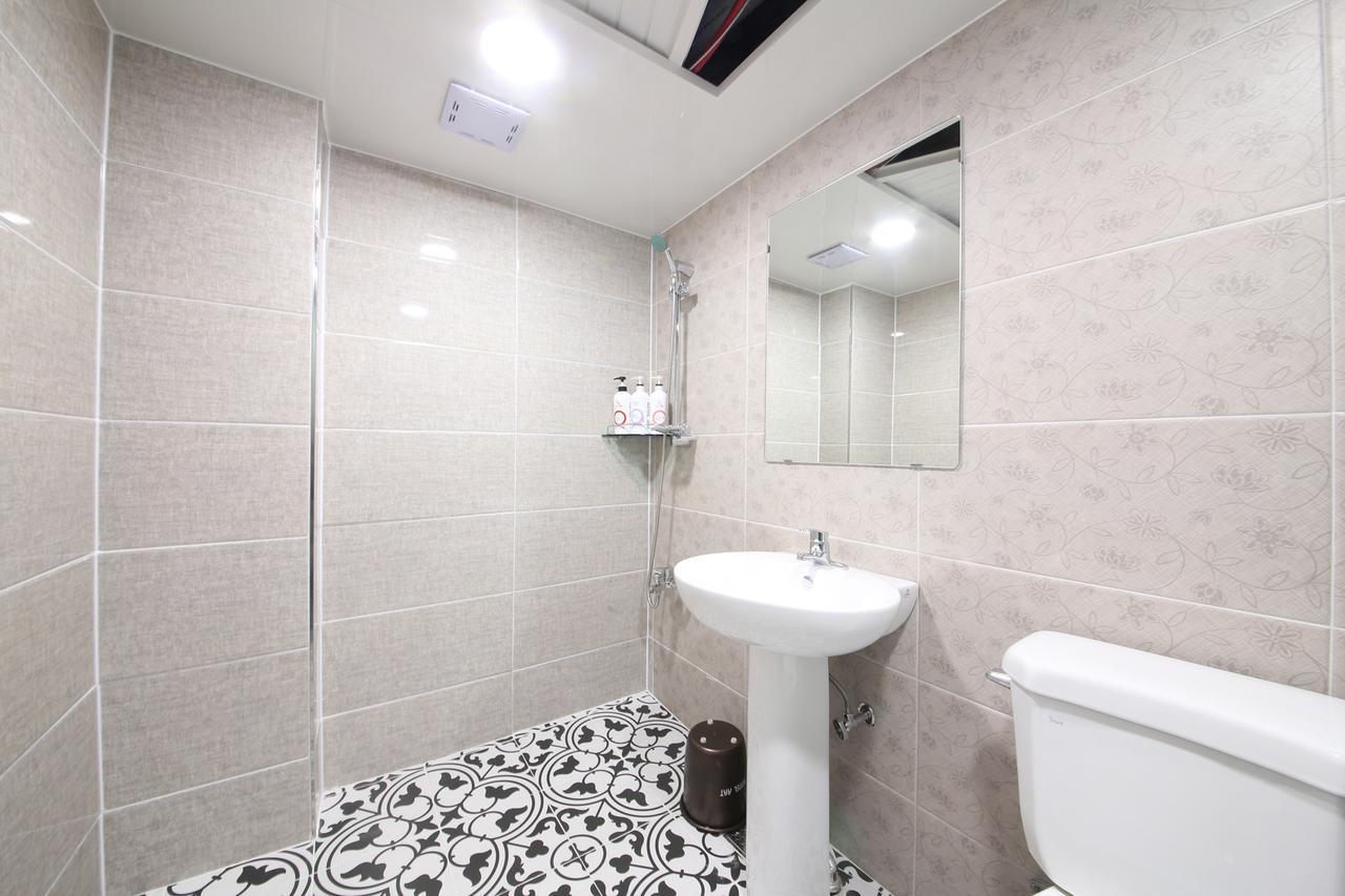 Art Hotel Gumi Luaran gambar