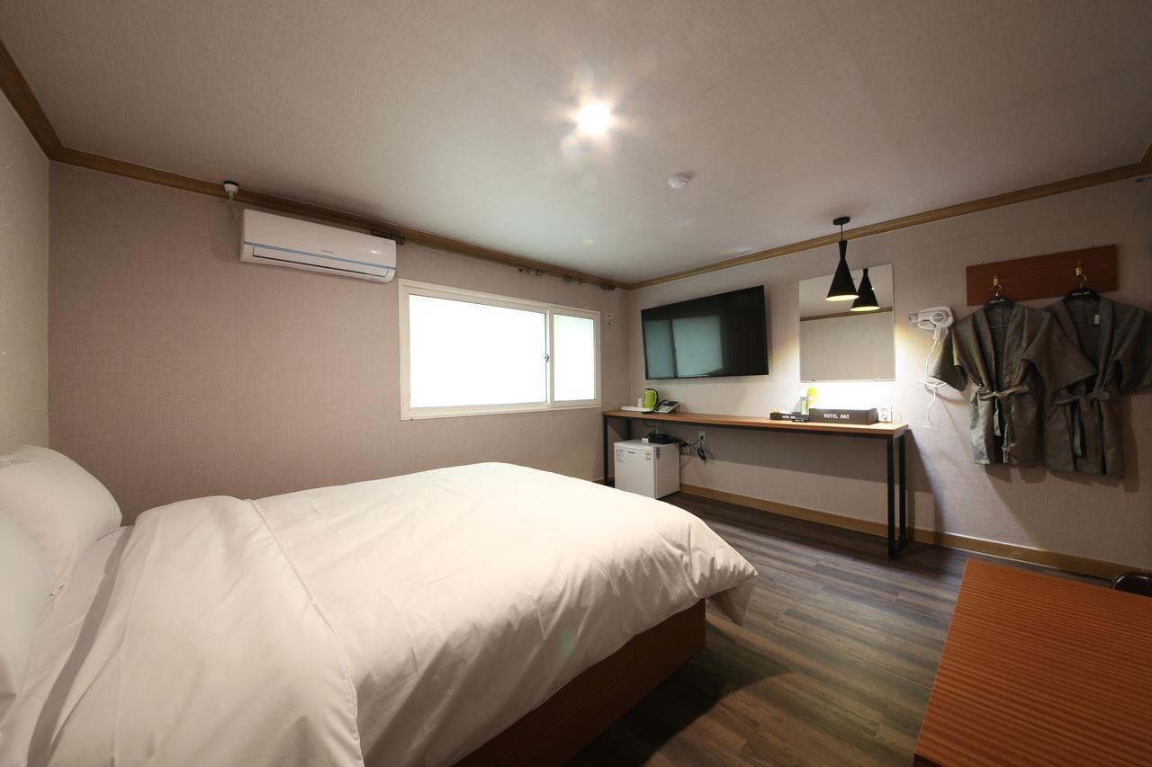 Art Hotel Gumi Luaran gambar